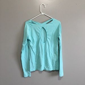 Under armor workout top with a accented back